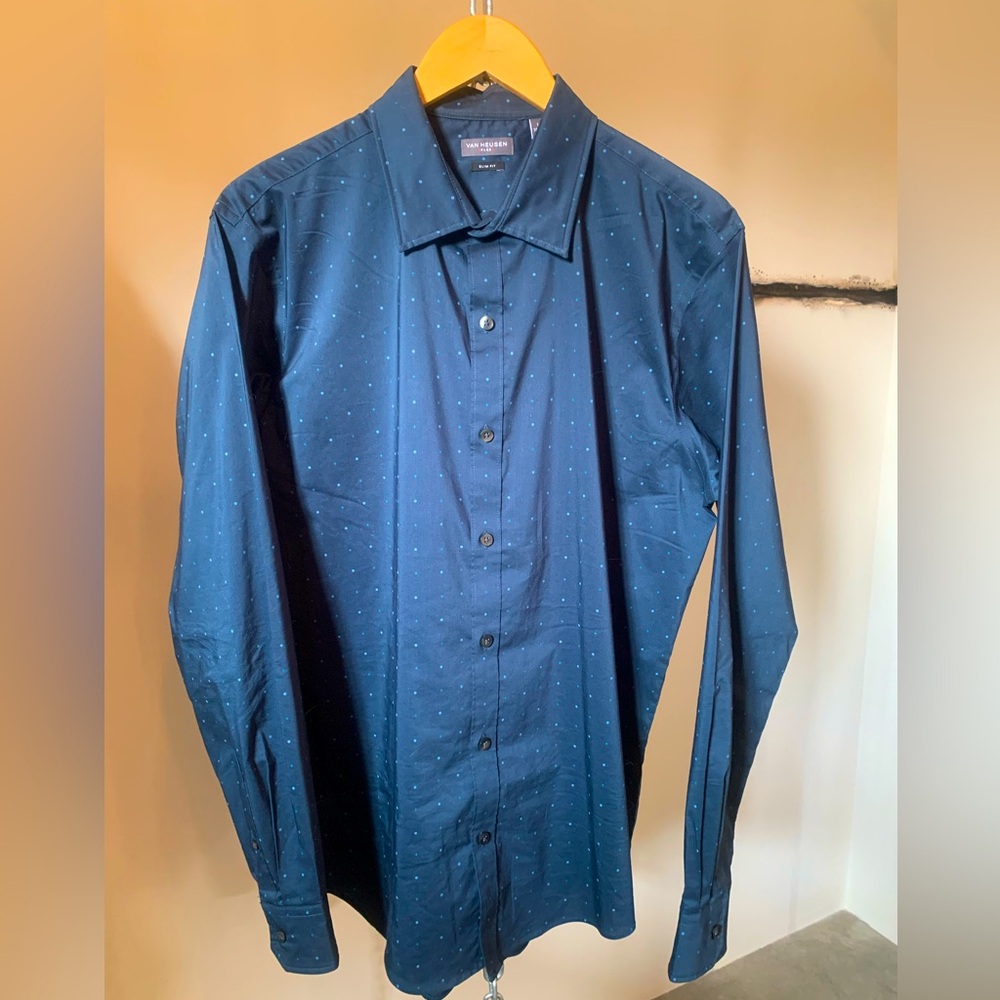 Van Heusen Mens Dress Shirt.  Slim fit. L/G 16-16 1/2